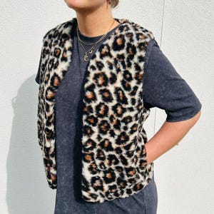 Short Merino Wool Gilet - Animal Print