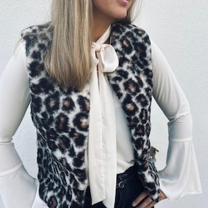 Short Merino Wool Gilet - Animal Print