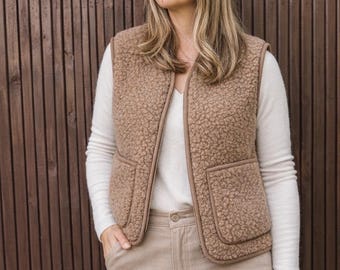 Short Merino Wool Gilet with Zip - Oak Brown