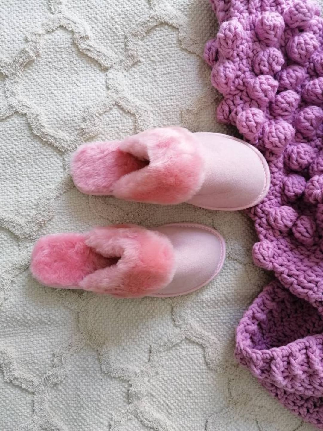 MID HEEL MULES IN BRIGHT PINK SHEEPSKIN