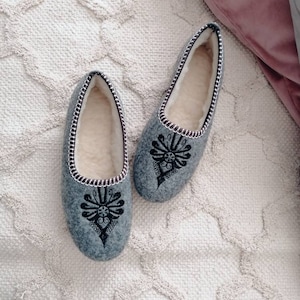 Pansy Felt Embroidered Ballerina Slippers