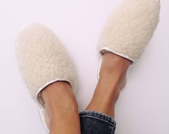Women's Slip-on Soft Warm Fluffy Cream Wool Slippers