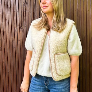 Short Merino Wool Gilet with Zip - Beige
