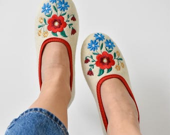 Cream Wool Ballerina Slippers/ Red Trimming/ Flower Pattern/ Folk Slippers