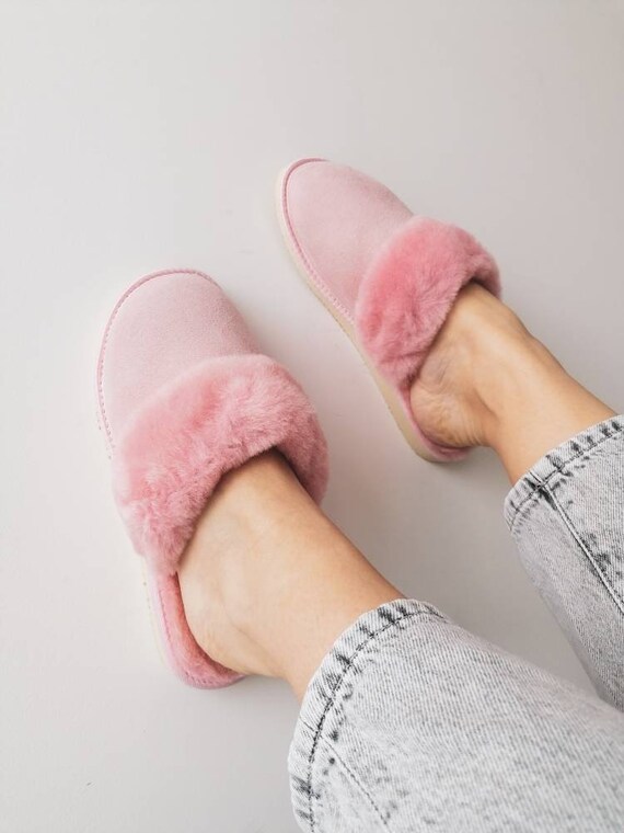 Pink fluffy slippers best sale uk