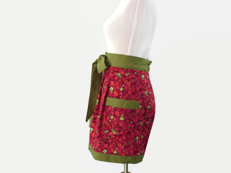 Women/'s Raspberries Half Apron in Green and Dark Pink Cotton