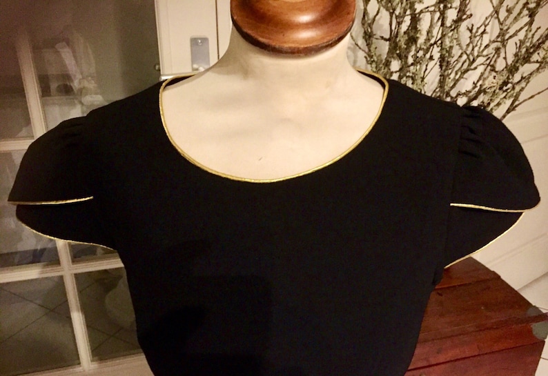 Black and gold dress, fitted, short sleeves, round neckline, synthetic crepe, Size 44, US size XL image 2