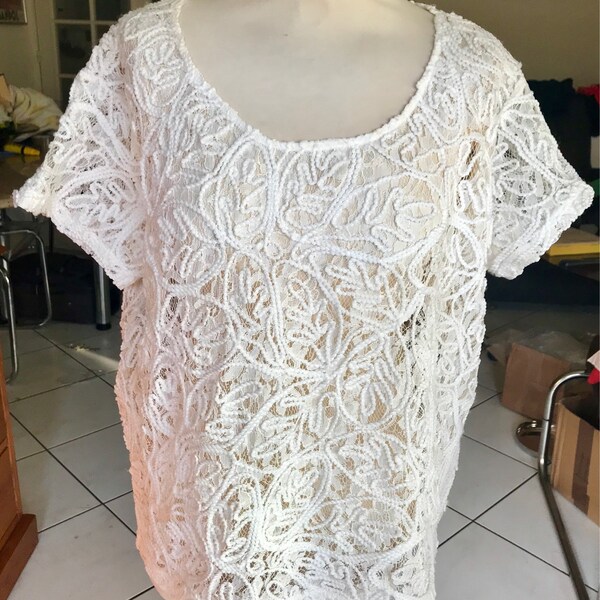 Tunique, top, blouse femme, manches courtes, dentelle 100% polyester blanc, taille L,