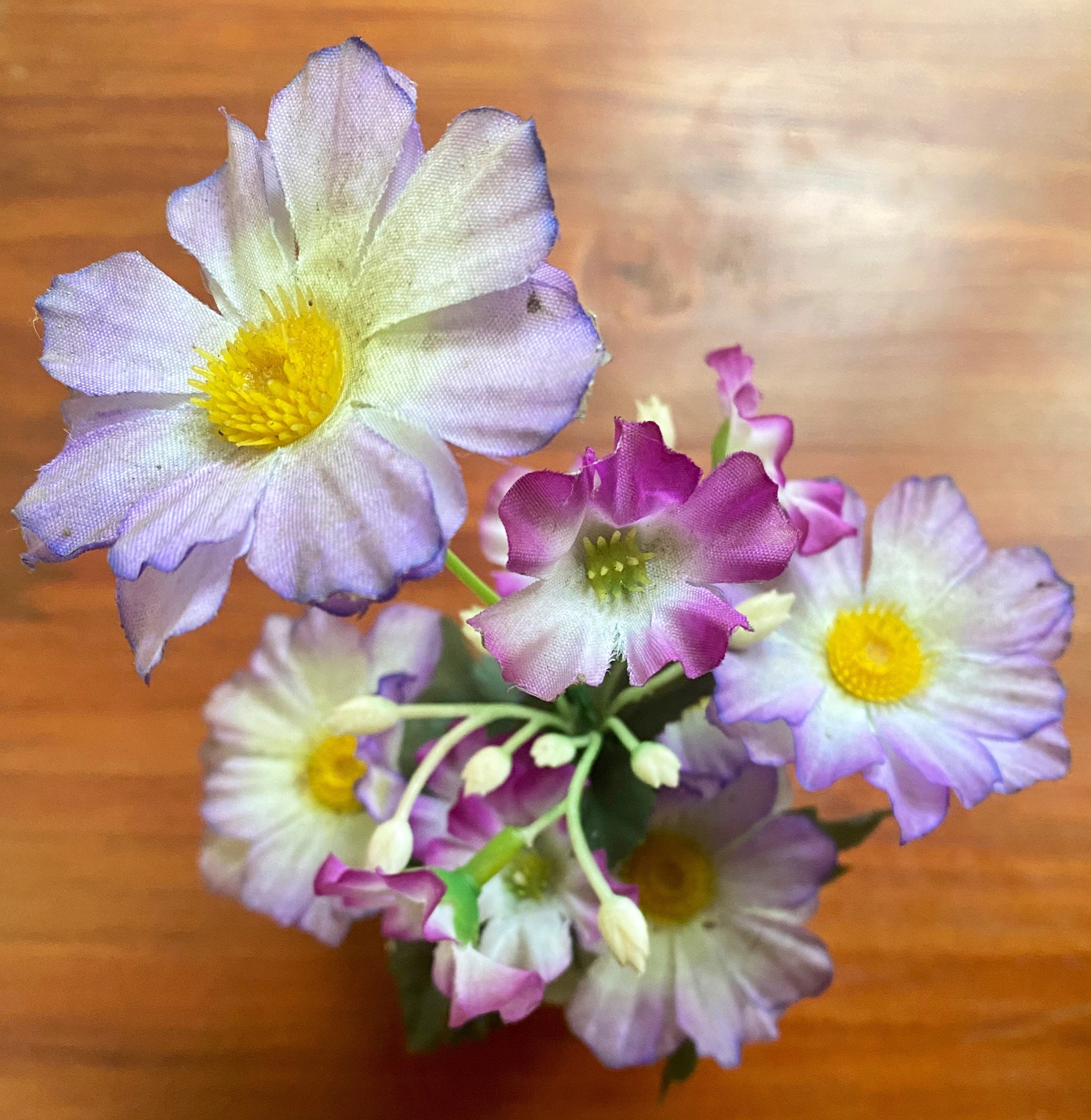 Bouquet d'anémones, Fleurs Articielles, Dans Un Pot en Plastique Dur Blanc