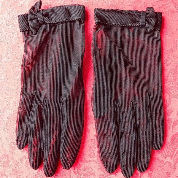 Paire de gants courts noirs époque années 1950/60, taille 7.5