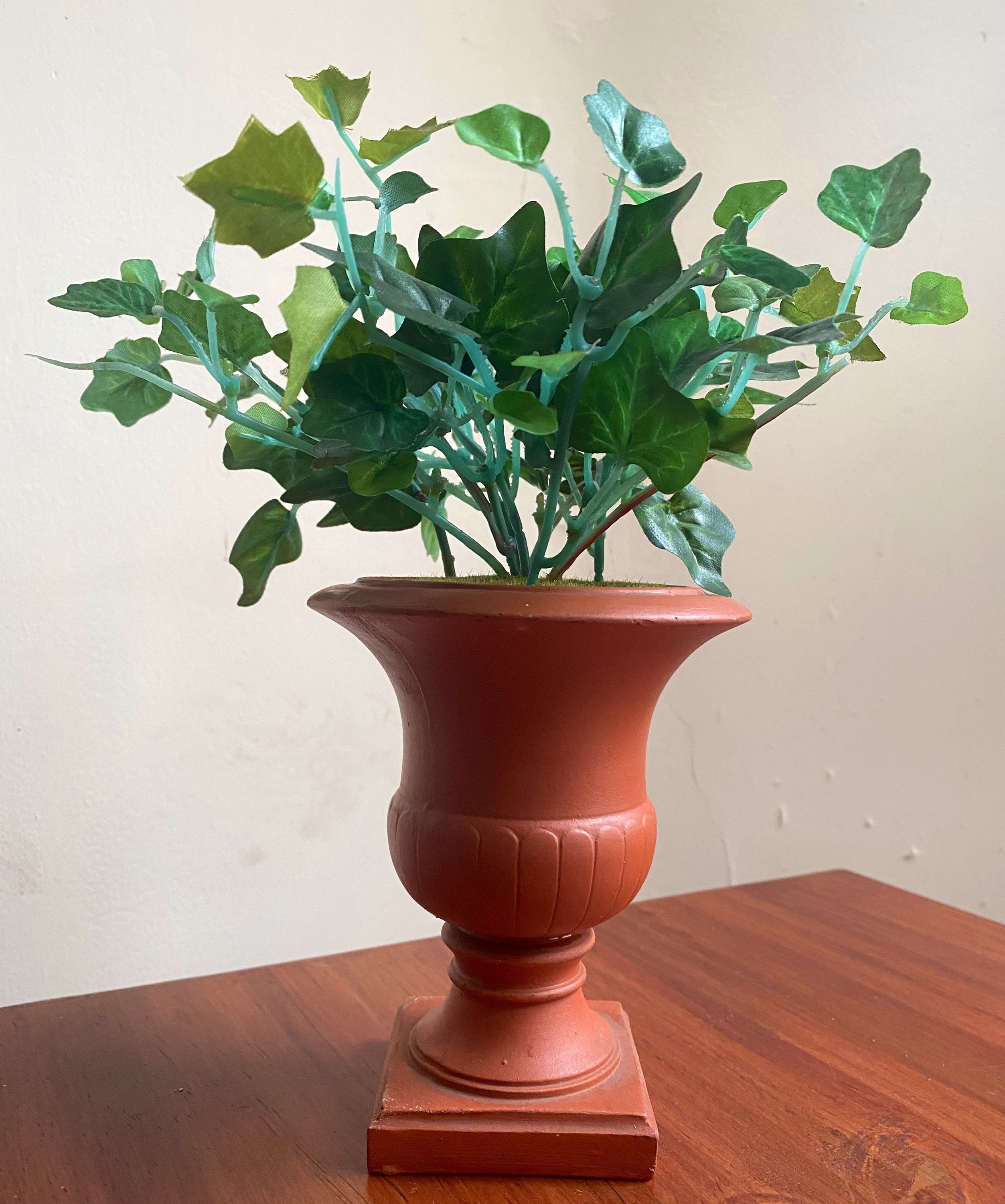 Plante Verte, Lierre Artificiel, Dans Un Pot en Terre Cuite, Vintage Années 80