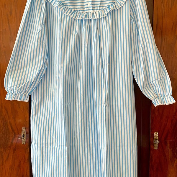 Nachthemd, blaue Streifen auf weißem Hintergrund, lange Ärmel, aus Frankreich, 100% Polyester