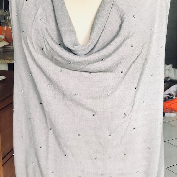 Vintage français, CAROLL, top femme, sans manches, maille fine, coton gris clair, perles argent, encolure bénitier, taille 44, XL