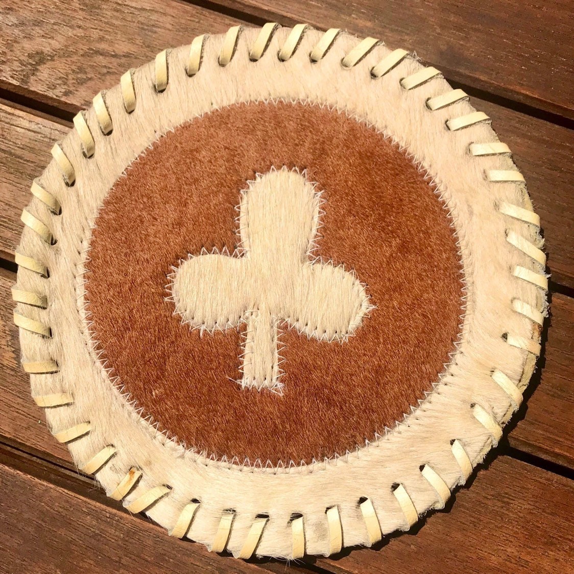 Napperon Rond, en Peau de Vache et Lacet Cuir, Marron Beige, Vintage 70