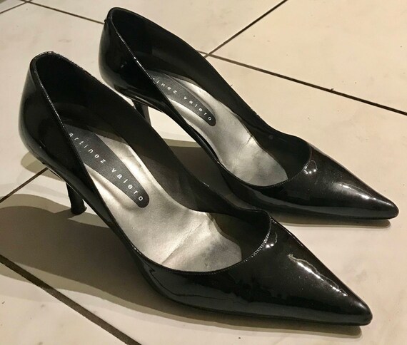 Bombas afiladas stilettos de charol negro Martínez Valero | Etsy España