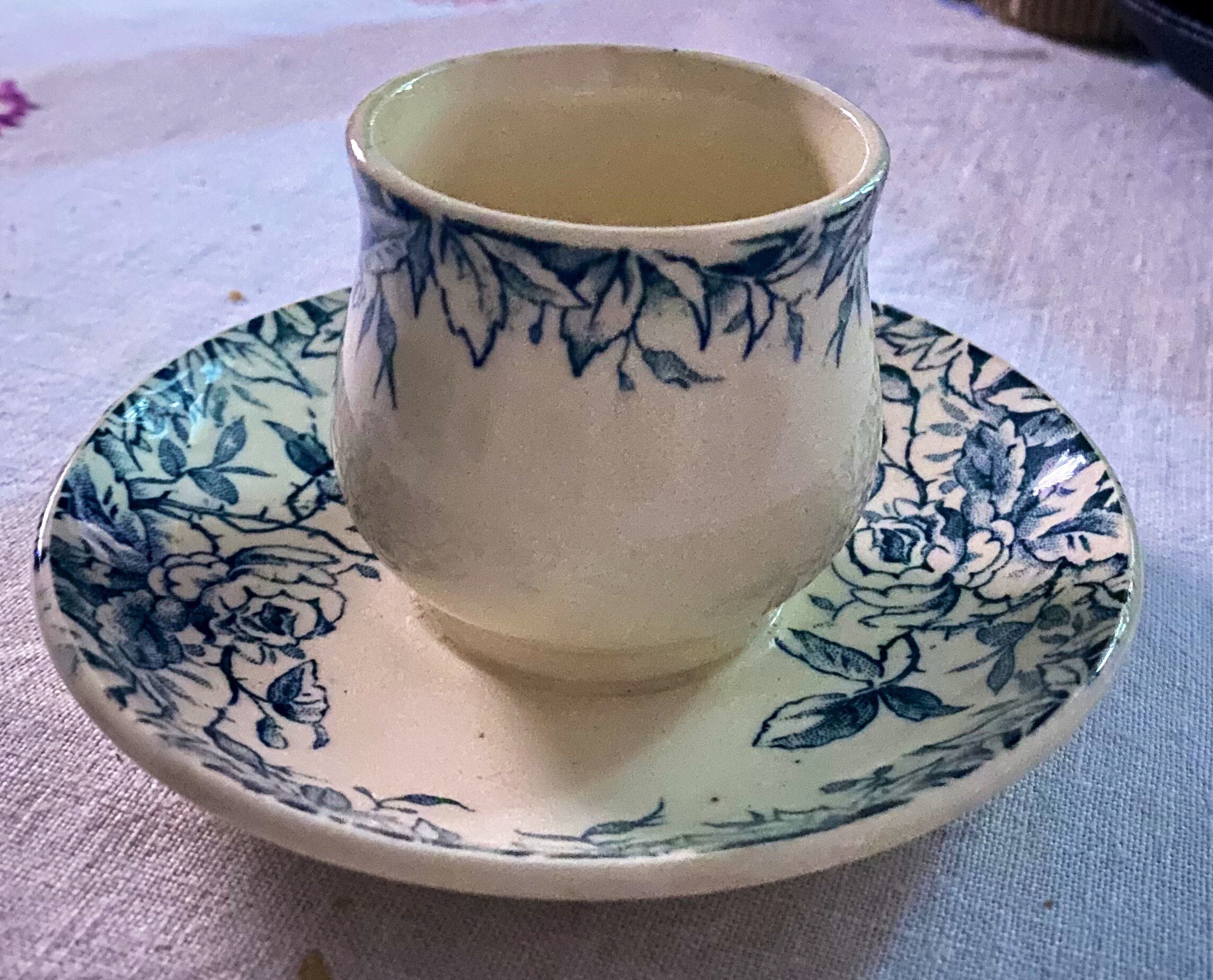 Ancien Coquetier, en Porcelaine Opaque de Gien, Modèle Floréal, Décor Fleurs.