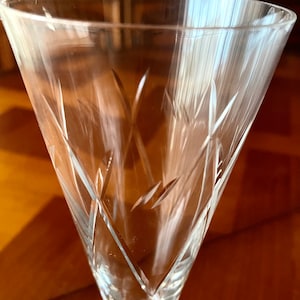 Champagne flutes on foot, in cut crystal, flared shape, vintage 50s, set of 6 flutes