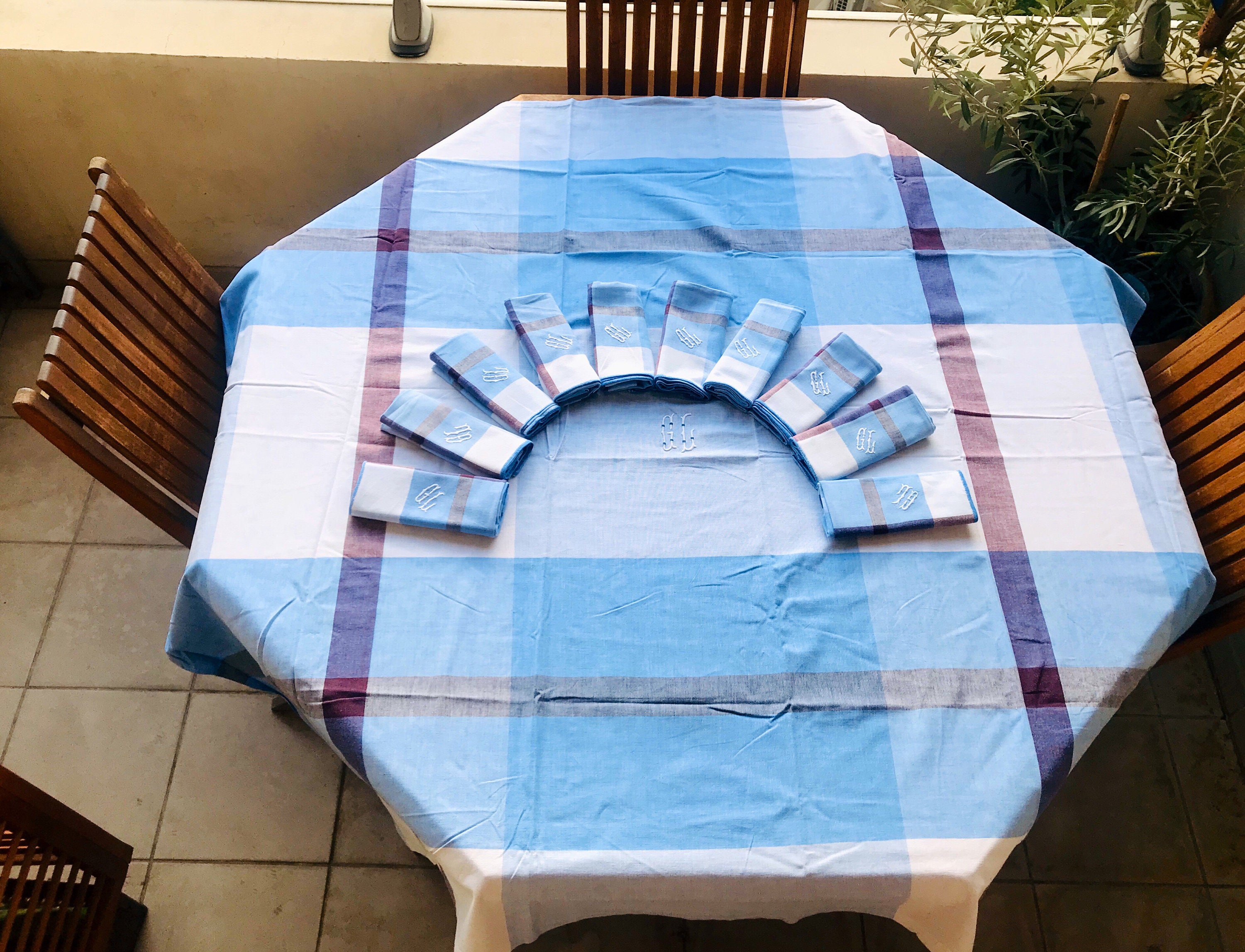 Nappe Carrée, à Carreaux, et Ses 10 Serviettes, Coton Bleu Blanc, Monogramme Gl, Brodé Main.