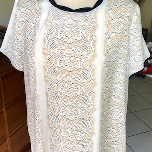 Tunic, top, caraco, women&#39;s blouse, short sleeves, round neck, polyester, snake scale, size 44, US 14, XL.