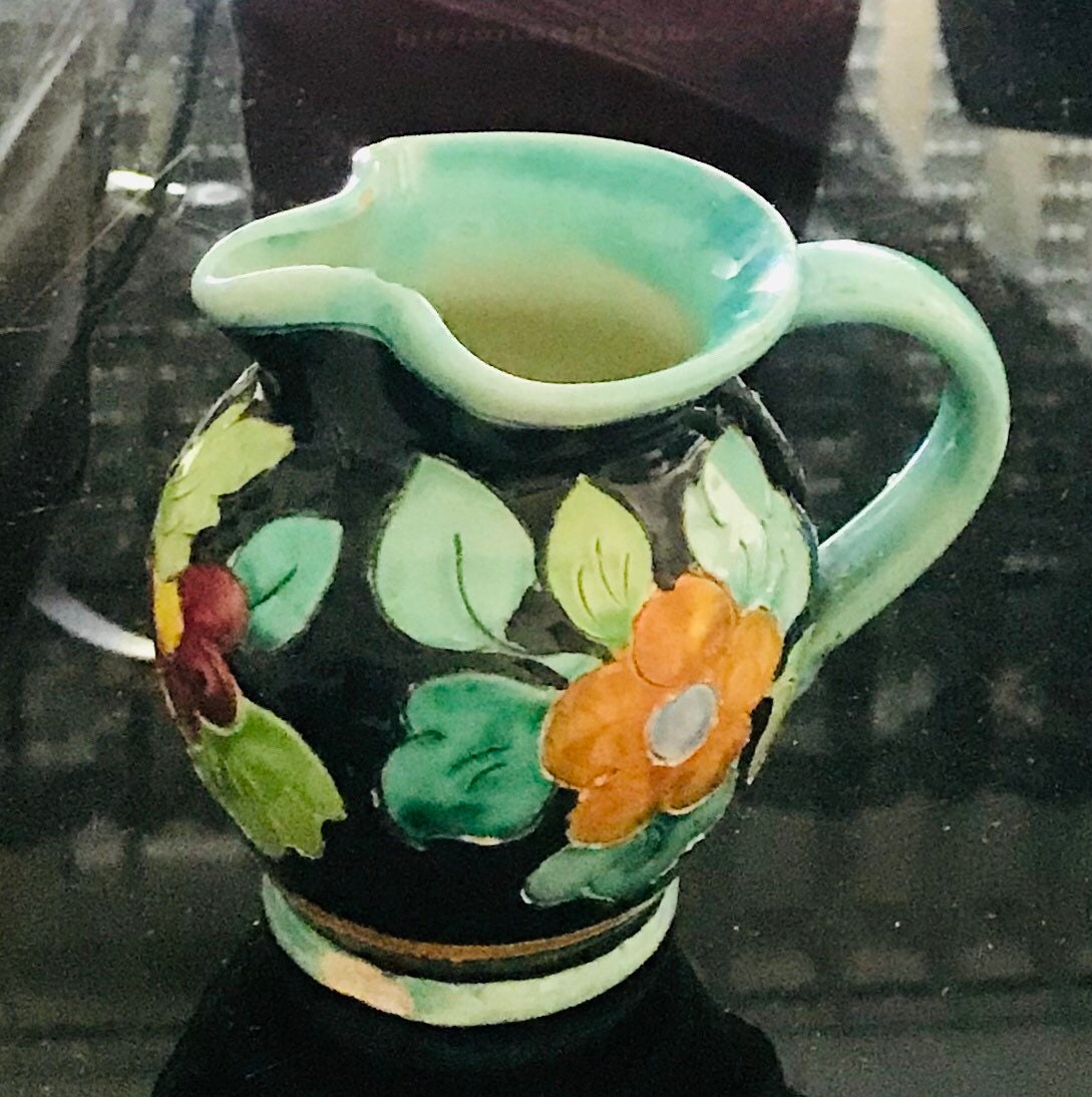 Vase, Fleuri, Signé Cérart Monaco, Numéro 4005, Petit Pichet, Décor de Fleurs Orange, Bleue, Vert su