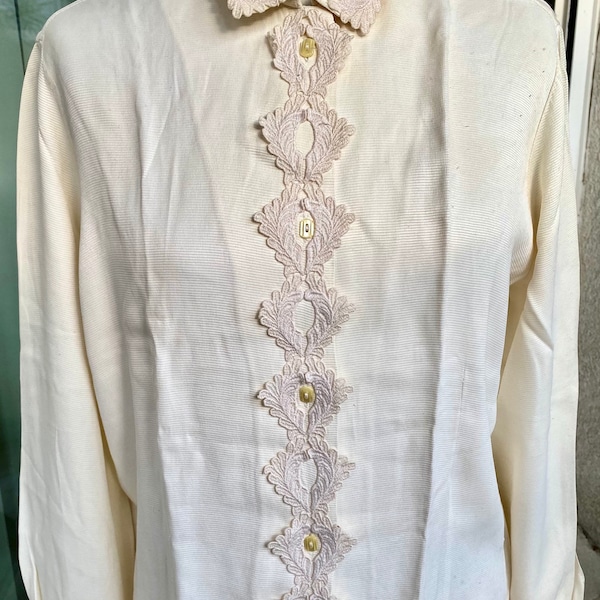 Chemise femme, chemisier, blouse vintage, acétate/viscose blanc cassé, manches longues. broderies, Magnifique !! Taille 1, S