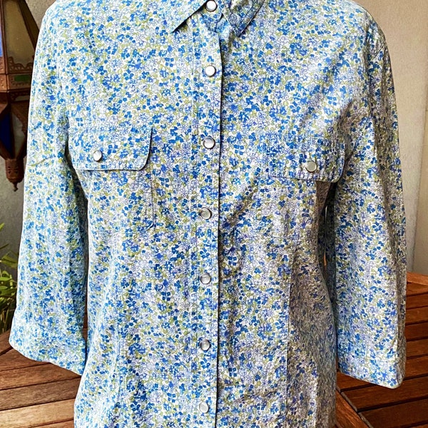 Chemise, blouse femme, chemisier cintré, manches 3/4, coton fleuri, vert, bleu, sur fond blanc, vintage français, taille 40, M