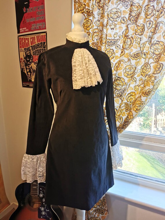 Vtg 1960s Black VELVET dandy lace ruffles Mini Dre