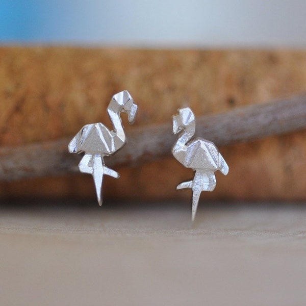 Petites boucles d’oreilles Origami Flamingo, Flamingo Studs, Flaming Jewelry, Origami Animal Jewelry, Origami Jewelry, Jamber Jewels 925