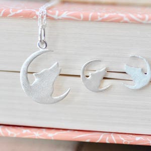Wolf Necklace in Sterling Silver, Howling Wolf Necklace, Wolf and Moon Necklace, Wolf Jewelry, Jamber Jewels
