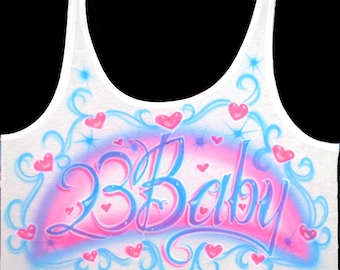 Airbrush Crop Tank Top Name Individuelles Airbrushed Spray Paint T Shirt 23 Baby Kurzes Top 90er Jahre Stil Baby Doll T-Shirt Barbee Core Pink International