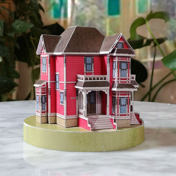 MAISON CHARMED HOUSE - Manoir de l'émission de télévision Halliwell - Créations en papier - Kit de modèle en carte - Cadeau de page du Livre des ombres GRATUIT - Echelle H0