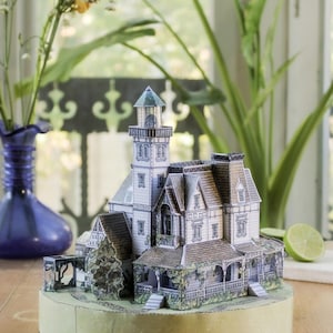 Owens House Model - Practical Magic - Paper model - Available in Two Sizes