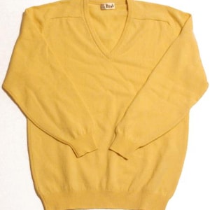 80&#39;s vintage Pringle  V-neck sweater made in scotland