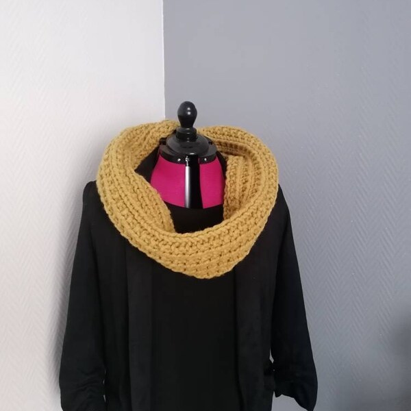 Snood en laine moutarde