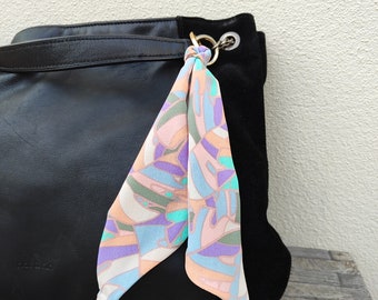 Porte-clés foulard en crêpe feuilles de palme mauve