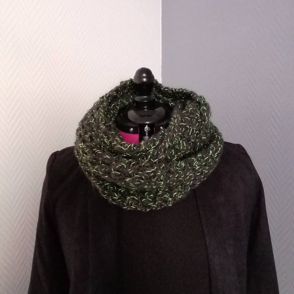 Snood en laine anthracite filament vert fluo