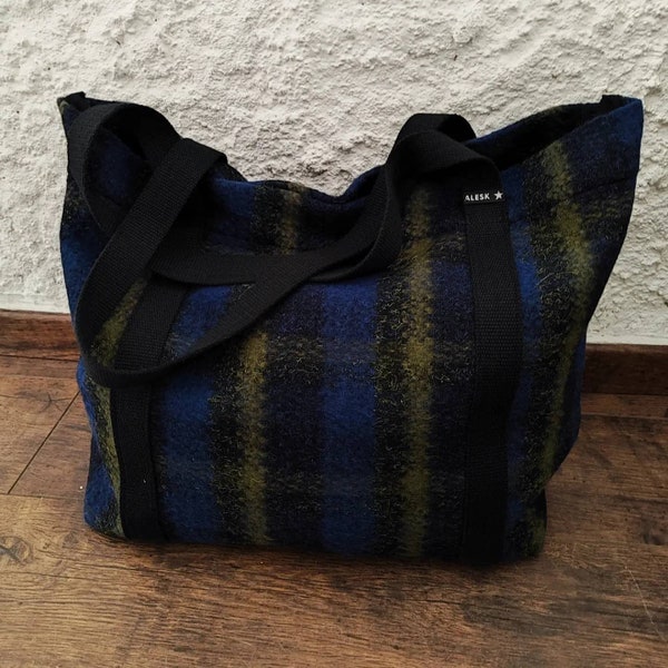 Sac cabas en lainage tartan écossais bleu vert noir