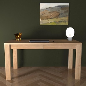 Scrivania per computer ispirata allo stile Japandi, in legno massello di rovere, minimalismo moderno.