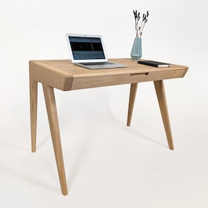 Modern Solid Oak Wood Desk – Minimalist Home Office Table with Large Drawer, Polished Surface, and Natural Wood Oil Finish