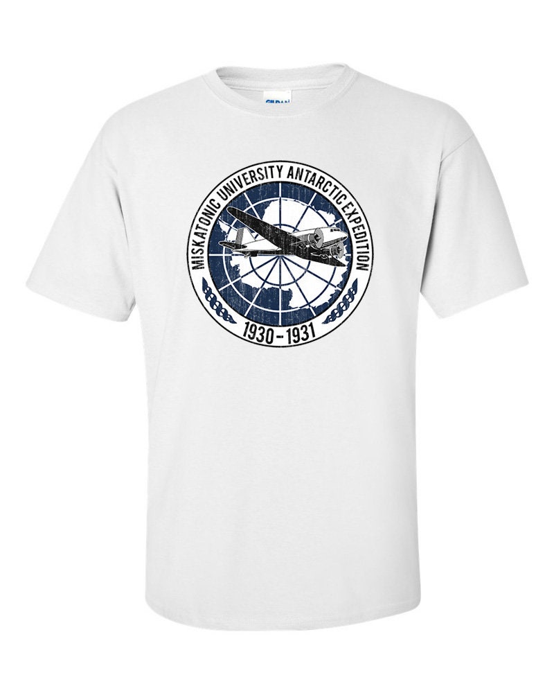 MISKATONIC UNIVERSITY 1930 ANTARCTIC EXPEDITION II VINTAGE LANGARM T-SHIRT Sign MISKATONIC UNIVERSITY 1930 ANTARCTIC EXPEDITION II VINTAGE LANGARM T-SHIRT Sign