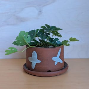 Handmade Terracotta Planter with Tray: Light Green Modern Design