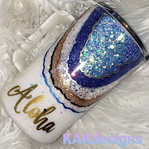 Glitter Geode Becher: Weiß, Blau & Gold, personalisierter Becher