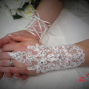 White Fingerless Embroidered Lace Gloves, Lace up Gloves, Wrist Length Bridal Gloves, Prom Gloves, Formal Gloves, Costume Glove