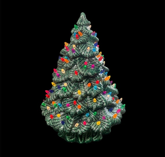 Handgefertigter Keramik Weihnachtsbaum mit Lichtern - 17 Zoll