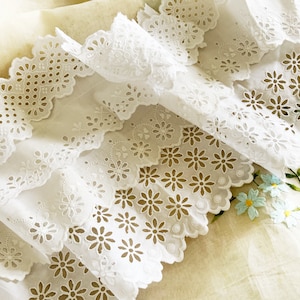 Pretty Vintage Laces - Hand Embroidery Anglaise - Eyelets - Craft Dolls Costumes Bloomers Petticoats
