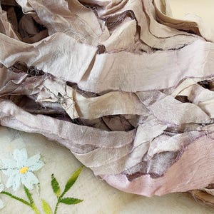 3 m SilK Shades - Faded Vintage - Handgefärbte, bunte Sari Seidenband - Recycled Vintage Band-Streifen