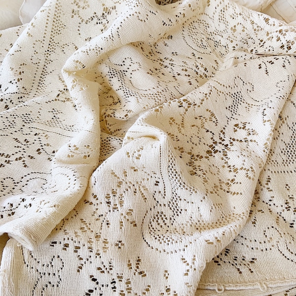 Soft Floppy Vintage Cream Quaker Lace Table Cloth - Flawed