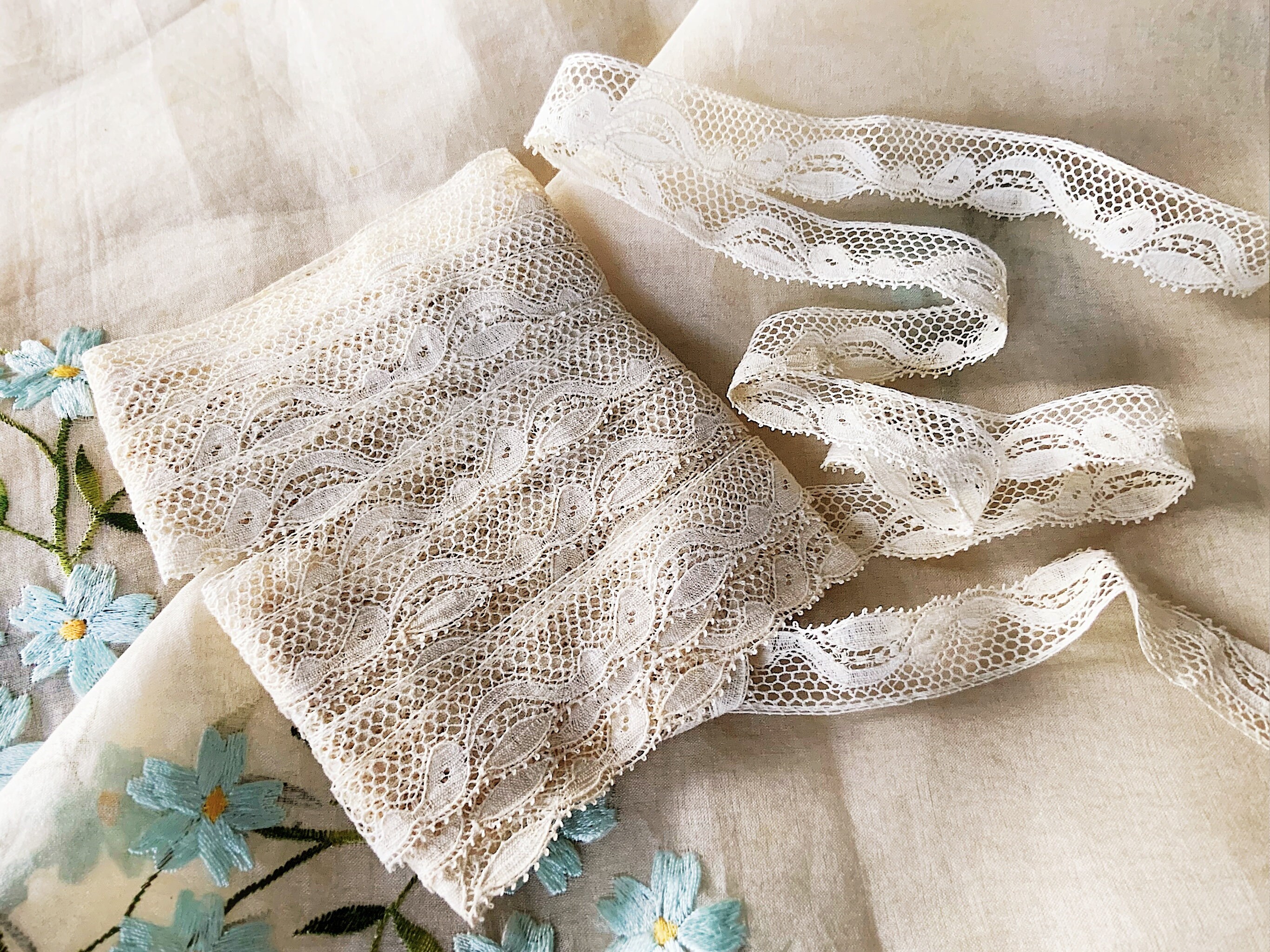 ♡沢山♡　フランスアンティーク　レース　ドレスパーツ　ヴァランシエンヌ　素材 ボビンレース ヴァレンシエンヌレース パーツ 21×30cm