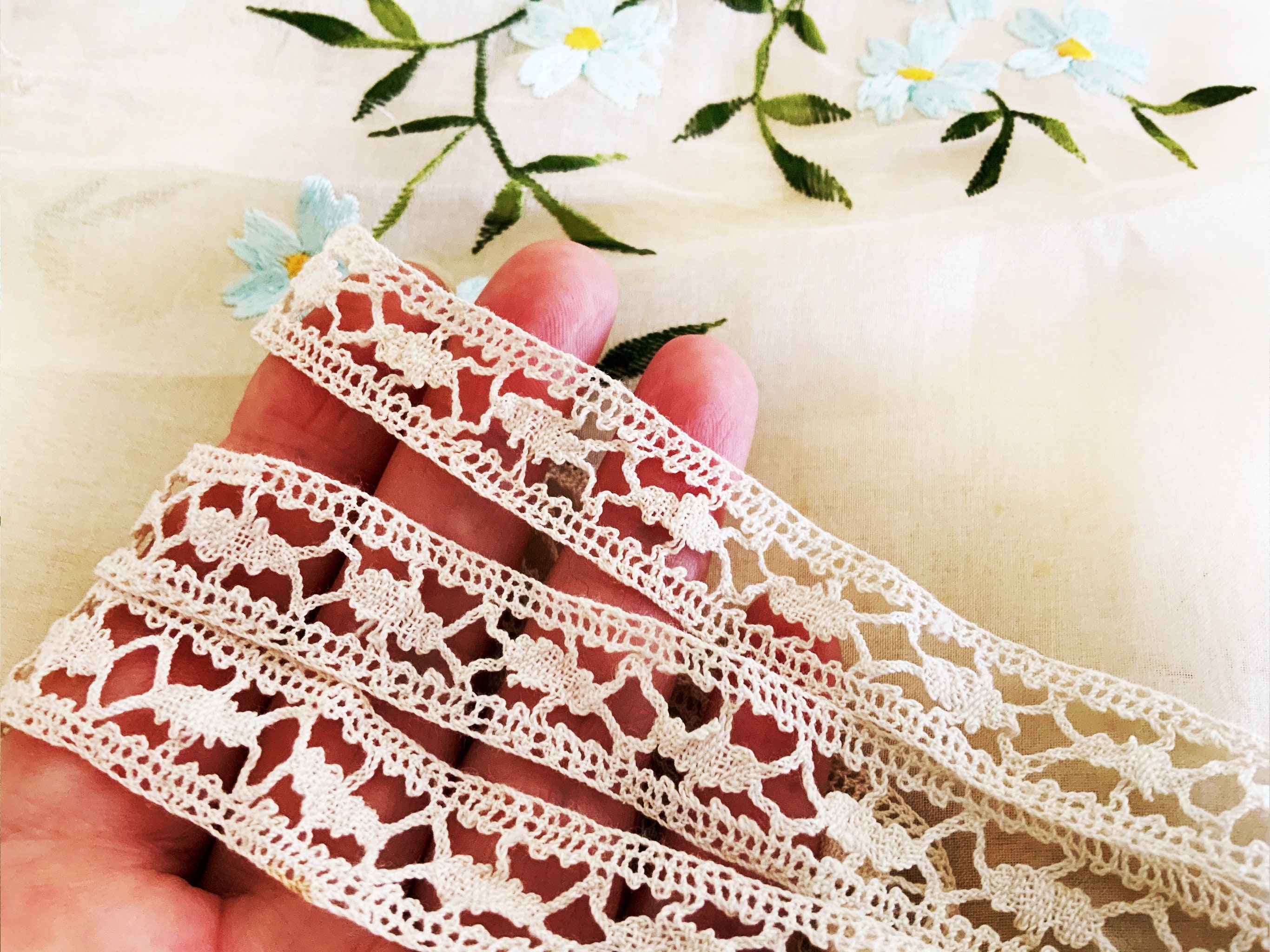 Pretty Vintage Handmade Torchon Lace Insert - Lightweight Bobbin