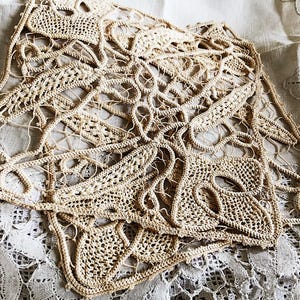 Antique Handmade Ecru NeedleLace Doily / Mat